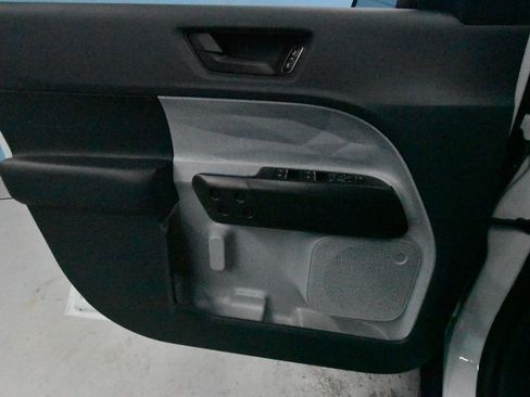 Used 2025 Ford Maverick XLT FWD image 4