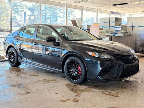 Used 2019 Toyota Camry SE image 6