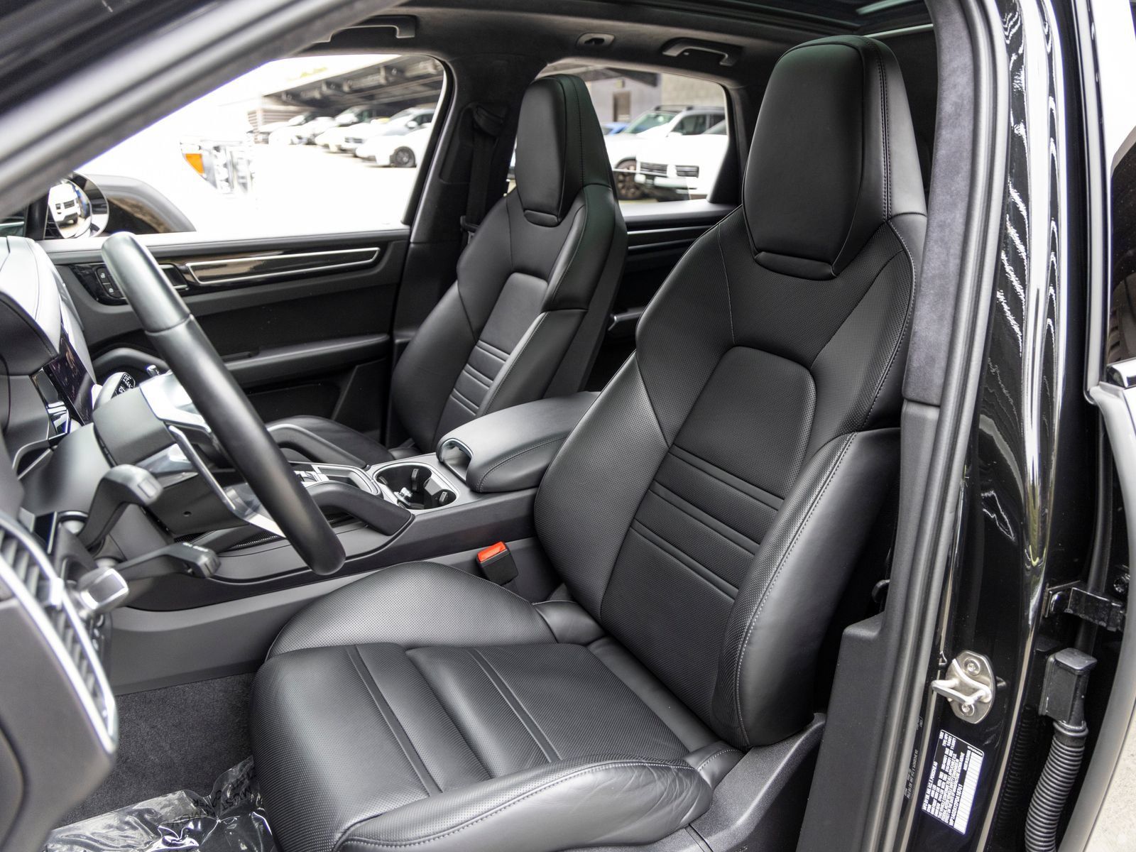 Certified 2023 Porsche Cayenne GTS AWD/4WD image 5