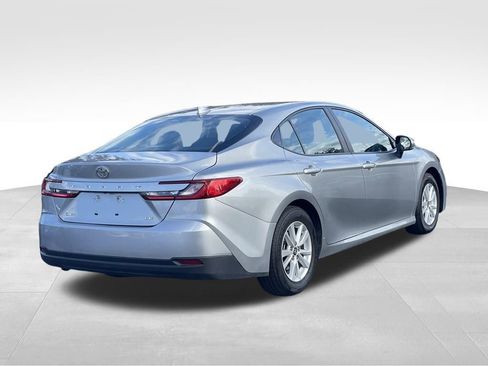 Used 2025 Toyota Camry LE image 4