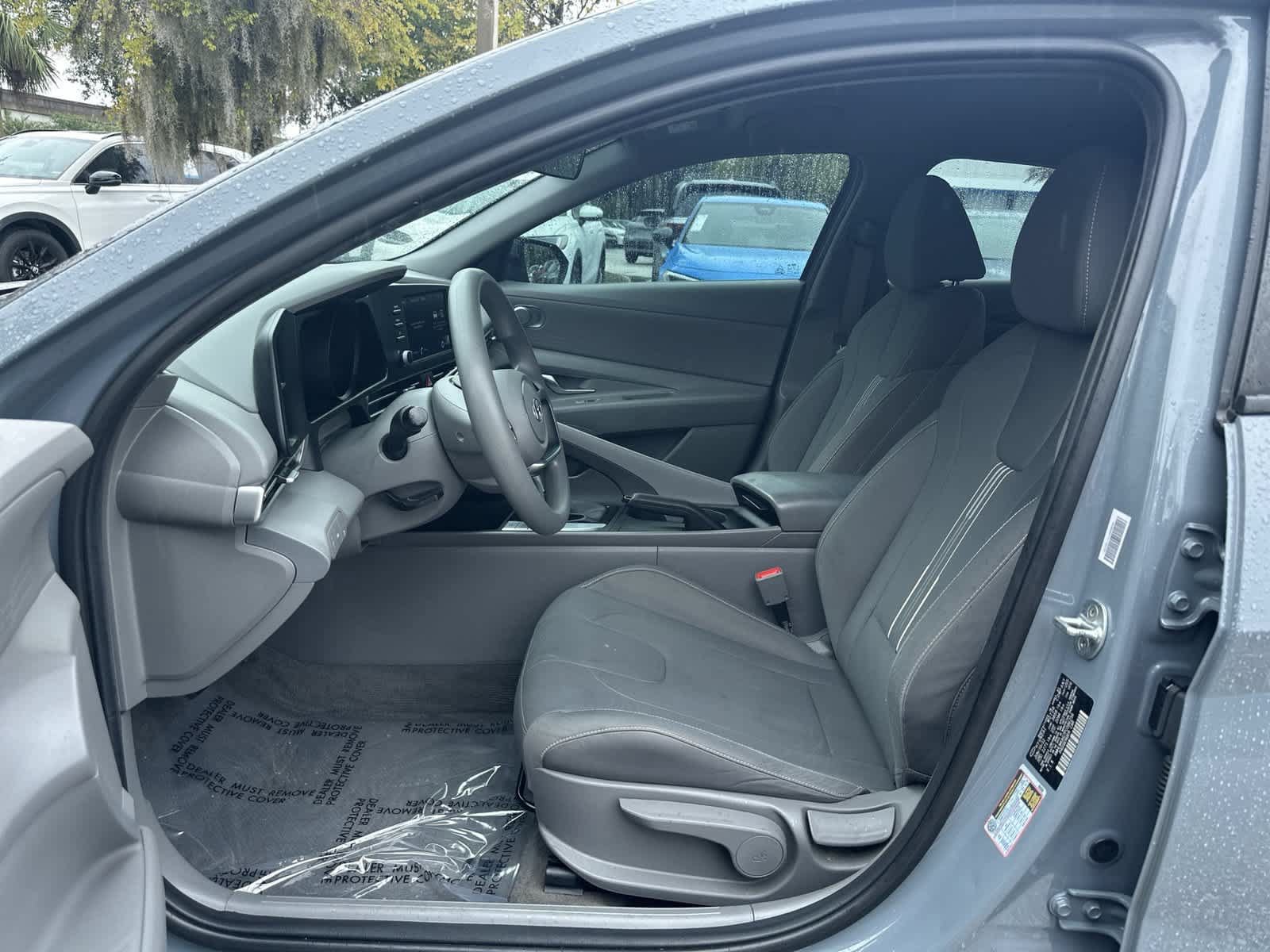Used 2023 Hyundai Elantra SEL FWD image 2