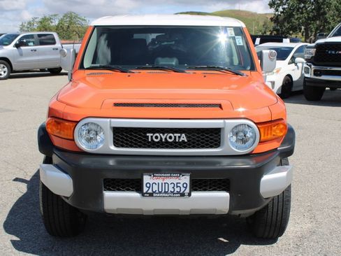 Used 2014 Toyota FJ Cruiser 4WD w/ Convenience Package image 2