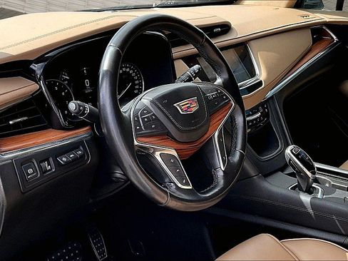 Used 2019 Cadillac XT5 Platinum AWD/4WD image 11