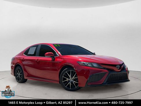 Used 2021 Toyota Camry SE w/ Convenience Package FWD image 1