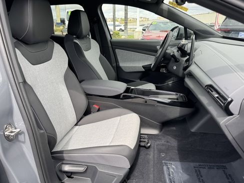 Used 2024 Volkswagen ID.4 2WD image 33