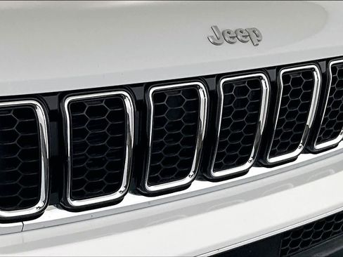 Used 2025 Jeep Grand Cherokee Overland w/ Trailer Tow Package image 28