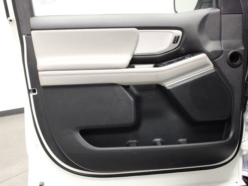 Used 2025 Ford Expedition Active image 25