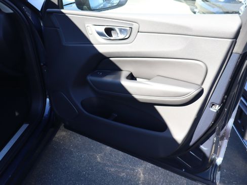 Used 2025 Volvo XC60 B5 Plus image 35