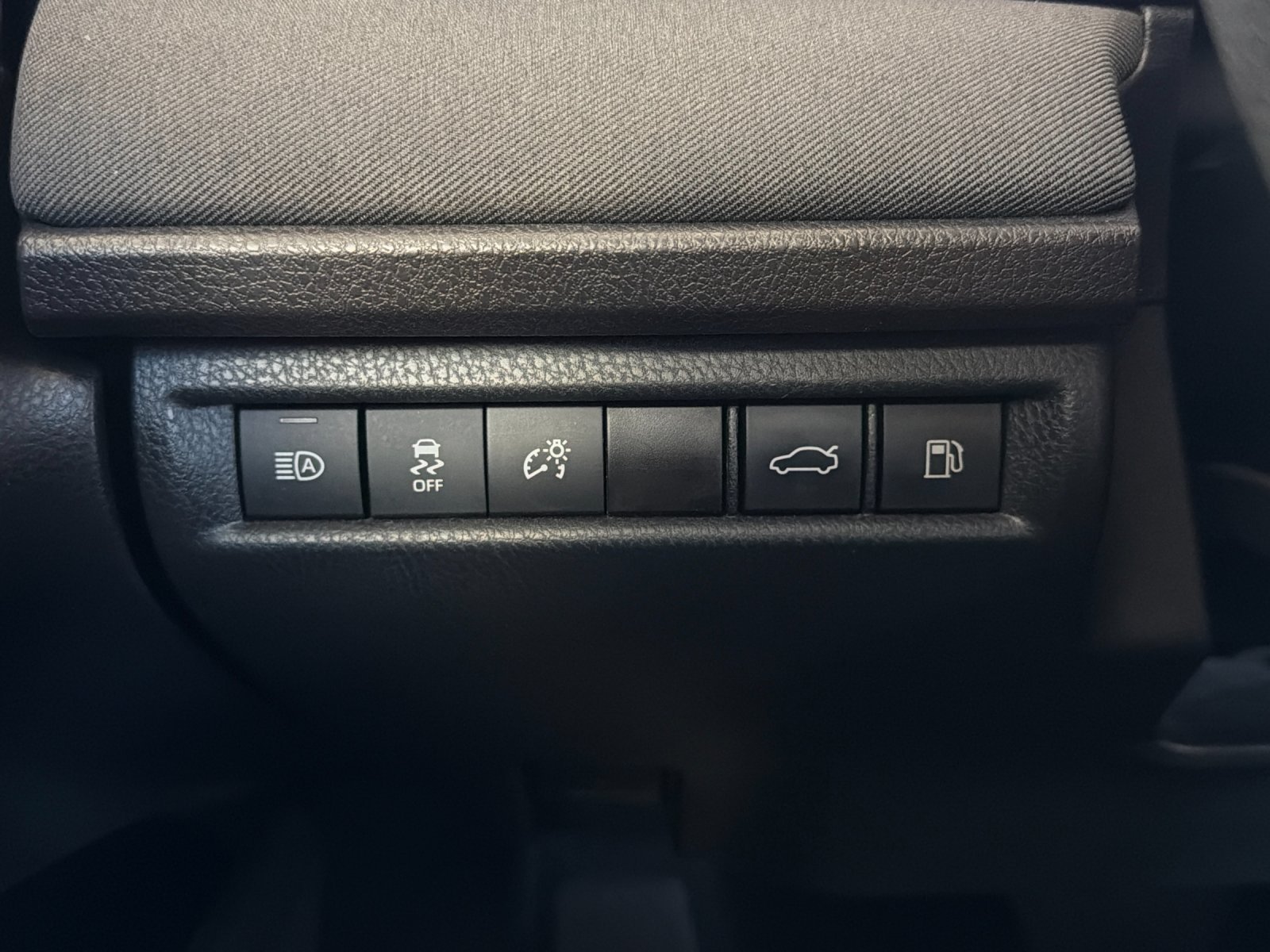 Used 2025 Toyota Camry LE FWD image 25