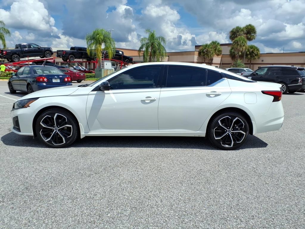 Used 2023 Nissan Altima 2.5 SR AWD/4WD image 4