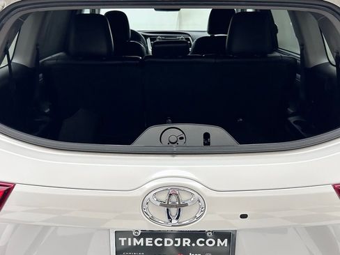 Used 2017 Toyota Highlander XLE image 12