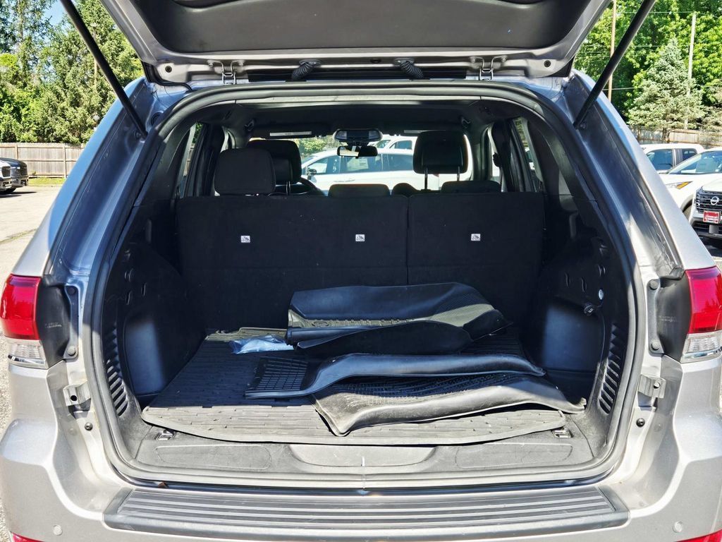 Certified 2021 Jeep Grand Cherokee Laredo AWD/4WD image 13