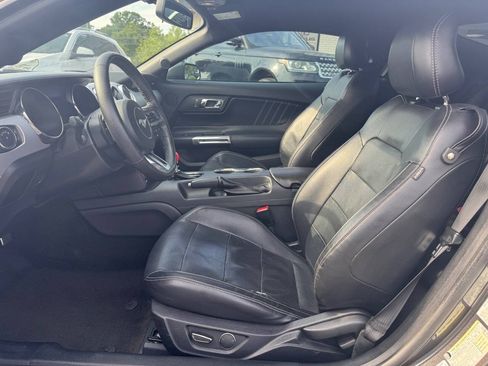 Used 2017 Ford Mustang GT Premium w/ Black Accent Package RWD image 8