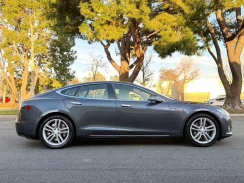 Used 2015 Tesla Model S 85 image 3
