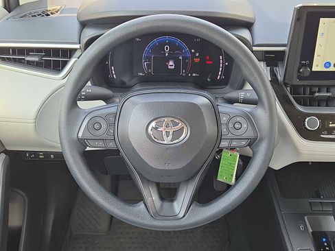Used 2026 Toyota Corolla Cross L image 17