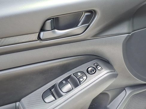 Used 2025 Nissan Altima 2.5 S FWD image 4