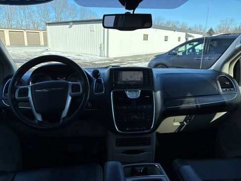 Used 2013 Chrysler Town & Country Touring-L w/ Entertainment Group #2 FWD image 24