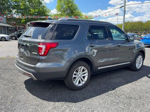 Used 2017 Ford Explorer XLT w/ Equipment Group 202A FWD image 6