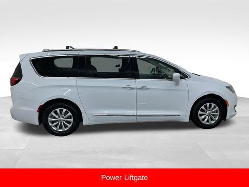 Used 2018 Chrysler Pacifica Touring-L Plus image 8
