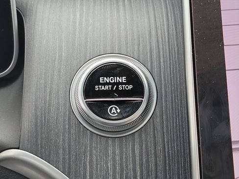 Used 2024 Mercedes-Benz GLC 300 image 31