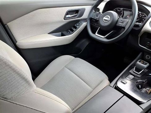 Certified 2023 Nissan Rogue SV image 9