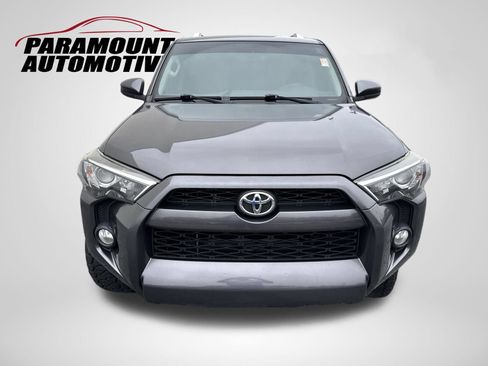 Used 2017 Toyota 4Runner SR5 AWD/4WD image 2