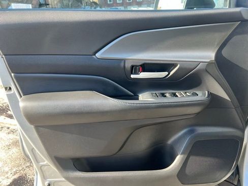 Used 2025 Toyota Grand Highlander AWD image 8
