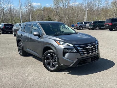 Used 2025 Nissan Rogue SV image 2