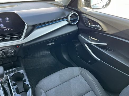 Used 2024 Chevrolet Trax LS w/ LS Convenience Package image 28