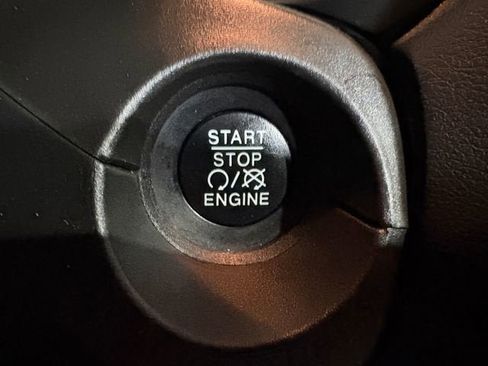 Used 2019 Jeep Renegade Sport image 11