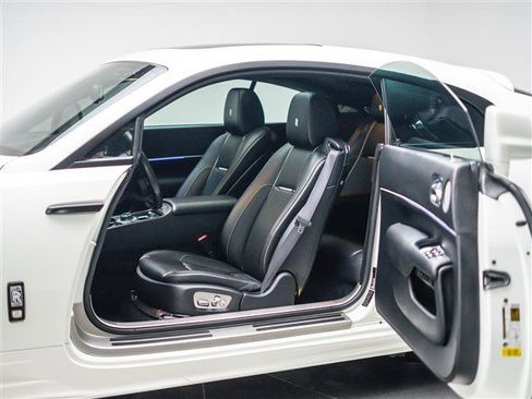 Used 2016 Rolls-Royce Wraith image 25