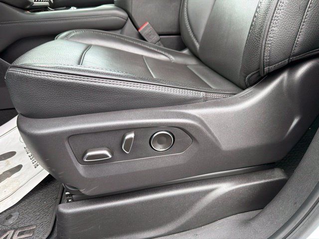 Used 2025 GMC Yukon Denali AWD/4WD image 33
