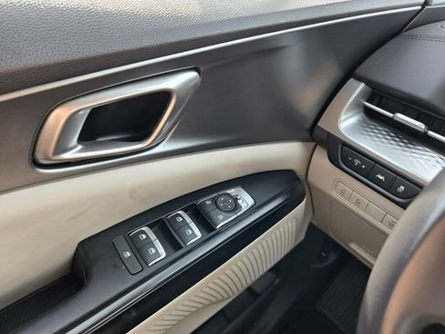 Used 2024 Kia Carnival LX image 21