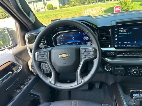Used 2025 Chevrolet Silverado 1500 High Country w/ Technology Package RWD image 27