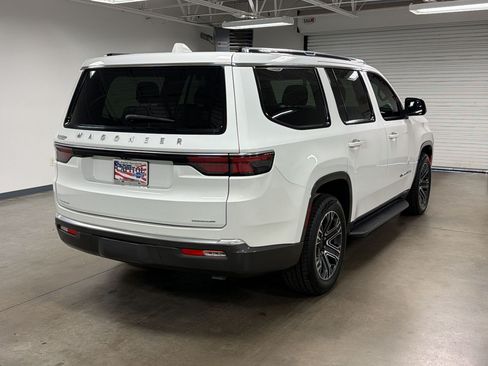 Used 2022 Jeep Wagoneer Series III AWD/4WD image 8