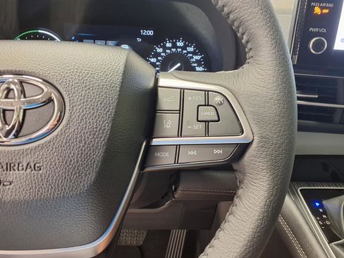 New 2026 Toyota Sienna XLE FWD image 20