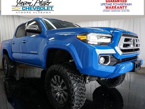 Used 2021 Toyota Tacoma Limited image 1