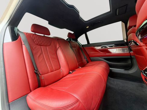 Used 2018 BMW 750i w/ Executive Package RWD image 26