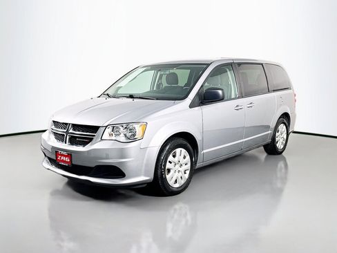 Used 2018 Dodge Grand Caravan SE FWD image 1