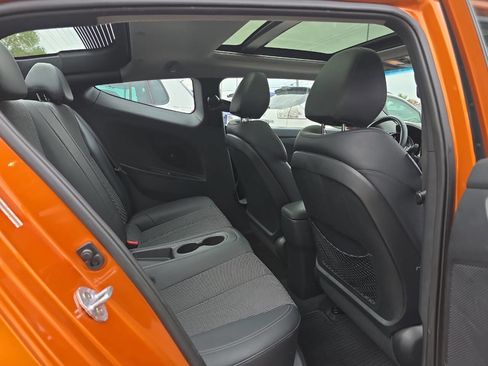 Used 2013 Hyundai Veloster w/ Style Pkg image 26