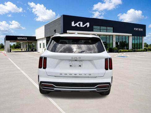 Used 2022 Kia Sorento S w/ Panoramic Sunroof Package FWD image 6