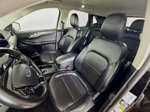 Used 2022 Ford Escape Titanium image 11