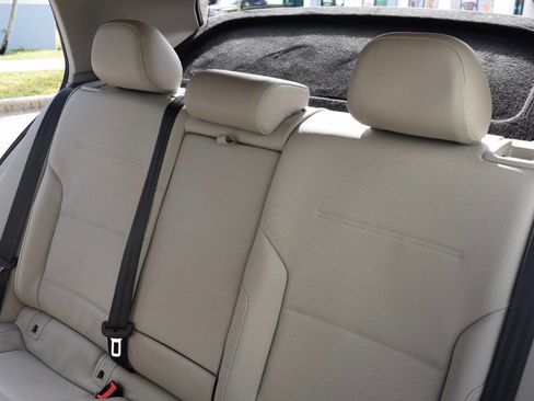 Used 2015 Volkswagen Golf TDI SE image 43