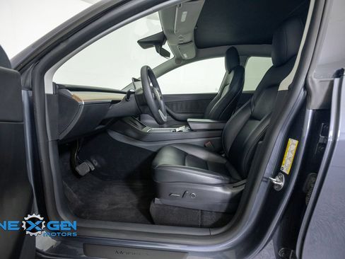 Used 2022 Tesla Model Y Long Range AWD/4WD image 11