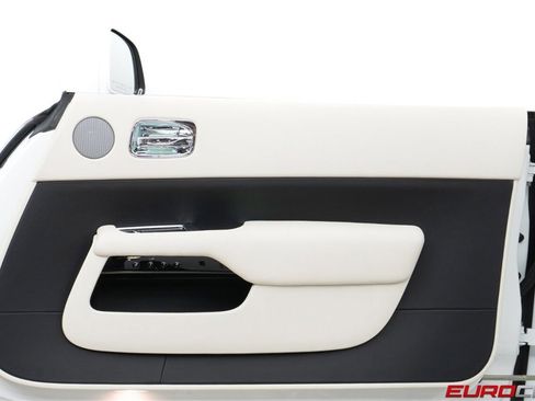 Used 2018 Rolls-Royce Dawn image 23