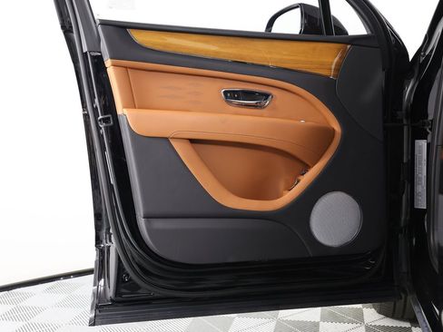 Certified 2023 Bentley Bentayga Extended Wheelbase image 21