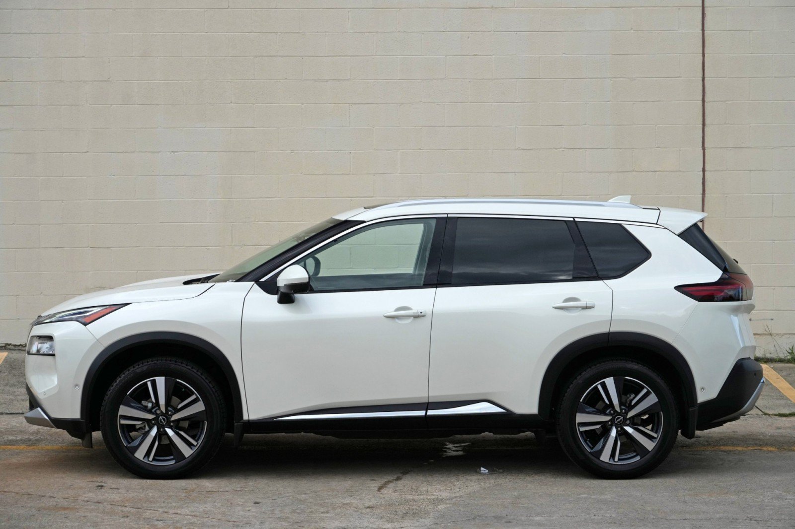 Used 2023 Nissan Rogue Platinum FWD image 46