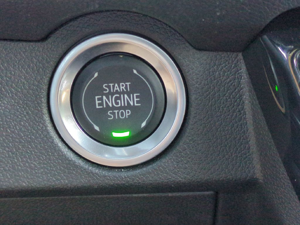 Used 2025 Chevrolet Traverse RS FWD image 31