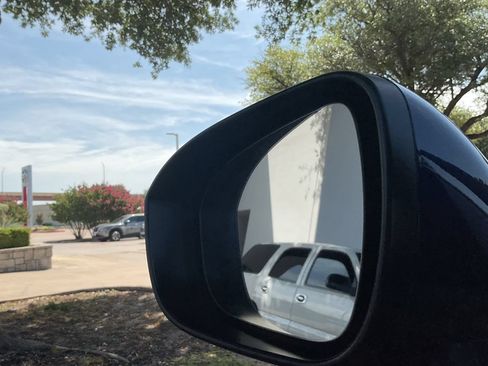 Used 2025 Nissan Rogue SV FWD image 19