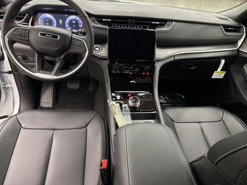 New 2025 Jeep Grand Cherokee L Limited w/ Trailer Tow Package image 10